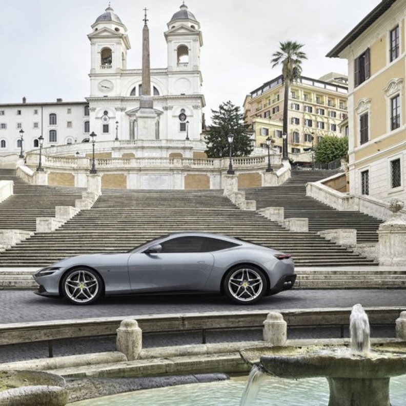 استوحت فيراري تصميم Roma من نمط الحياة الممتعة والخالية من الهموم في خمسينيات وستينيات القرن الماضي