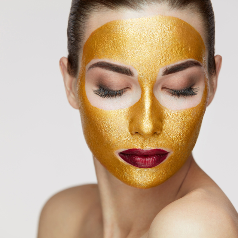 استخدمي ماسك الذهب لتحفيز الكولاجين والمحافظة على مرونة البشرة
