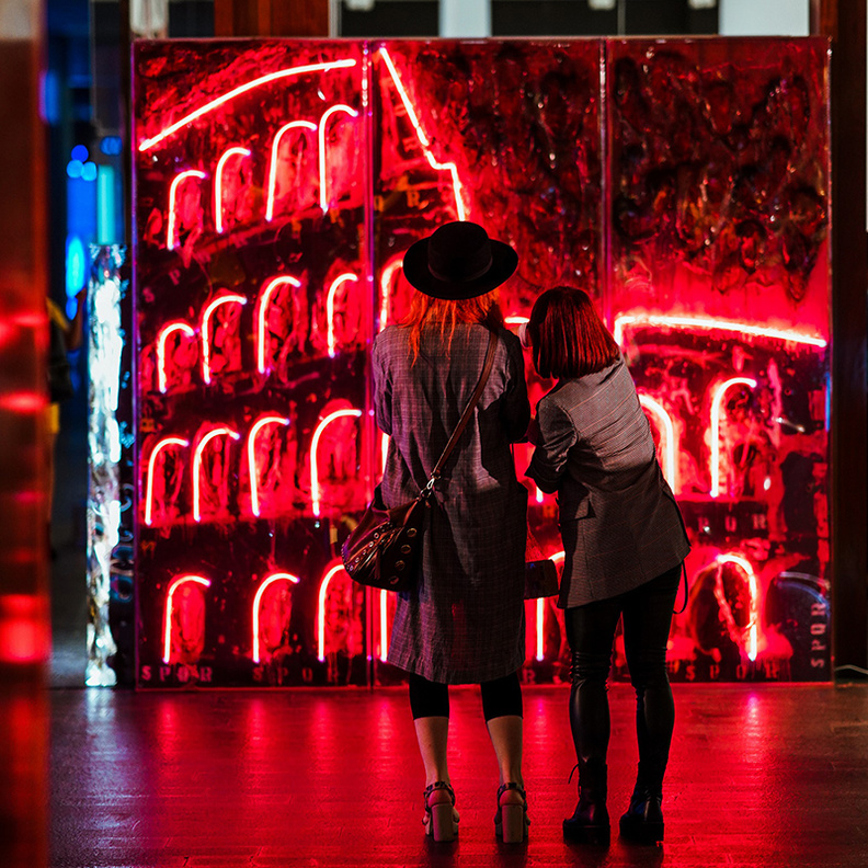 ليالي الفن في قلب مركز دبي المالي العالمي .. فن وثقافة وترفيه