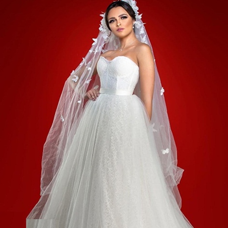  اطلالة ابنة هيفا وهبي بفستان الزفاف