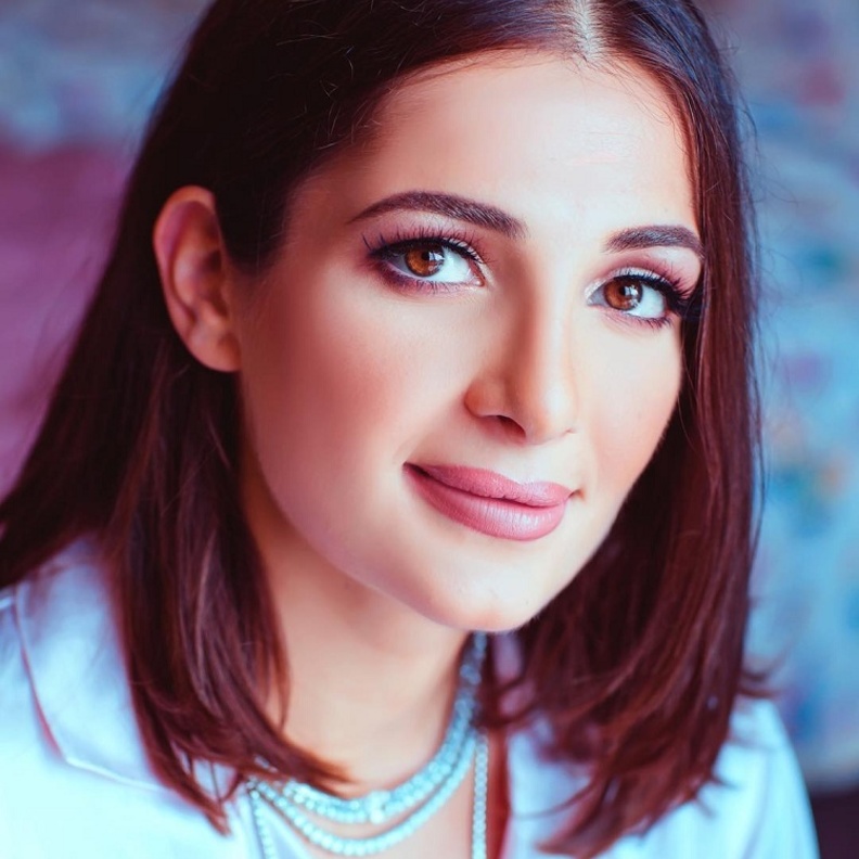 ابنة أصالة نصري تميل لإطلالات الجمال الناعمة