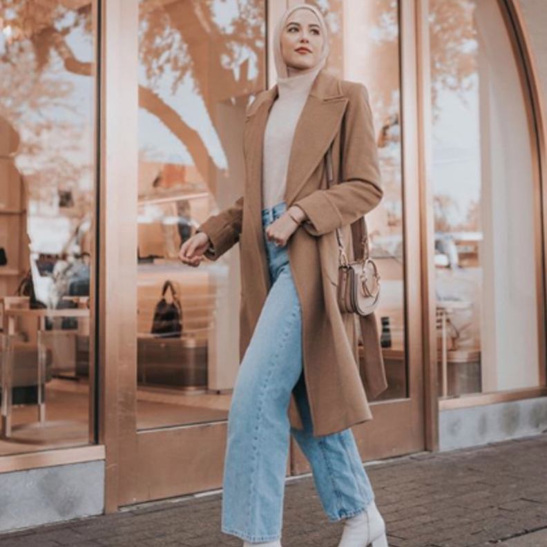  اختارت مرمر معطف طويل من بالنسياغا لاطلالة شتوية