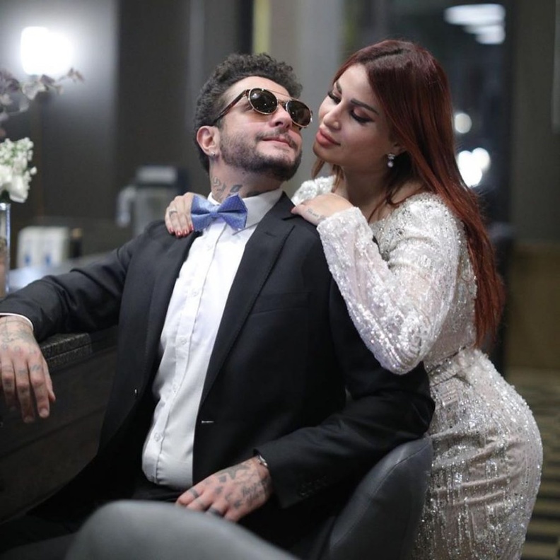 أحمد الفيشاوي يتجاوز أحزانه ويخضع لجلسة تصوير رومانسية 