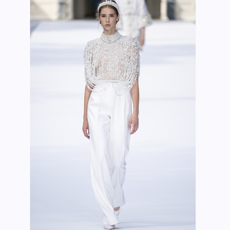 جمبسوت ابيض فاخر لسهرات شتاء 2020 من Antonio Grimaldi