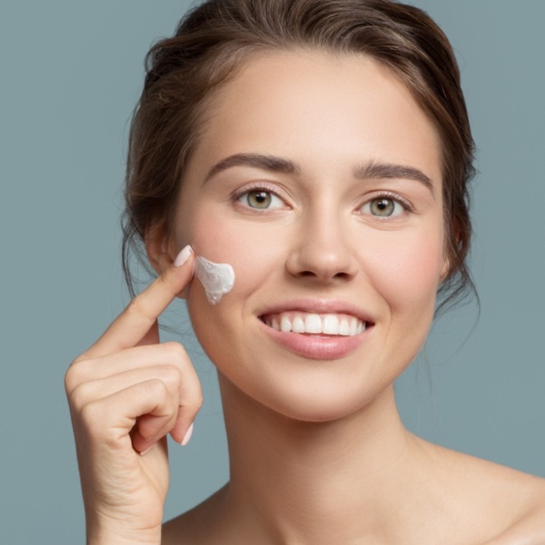 تعرفي الى فوائد الفازلين للبشره الجافة