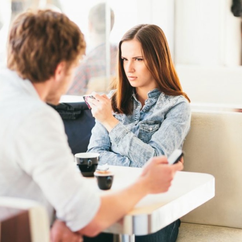 سبعة تصرفات لا يحبها الرجل في المرأة - افشاء اسرار الزوجية