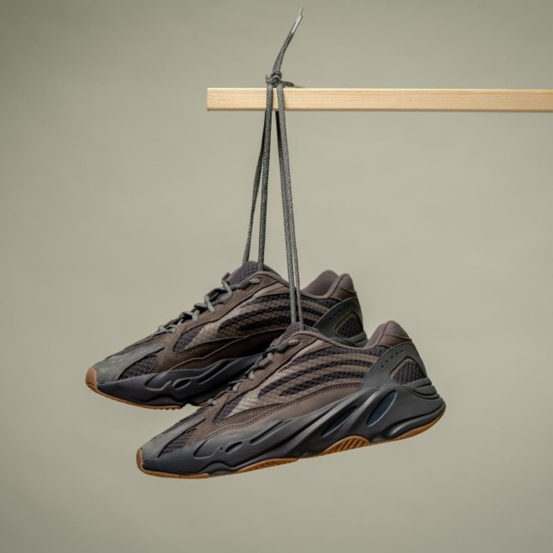 مجموعة من الأحذية الرياضية العصرية من منصة FARFETCH لدى Sole DXB