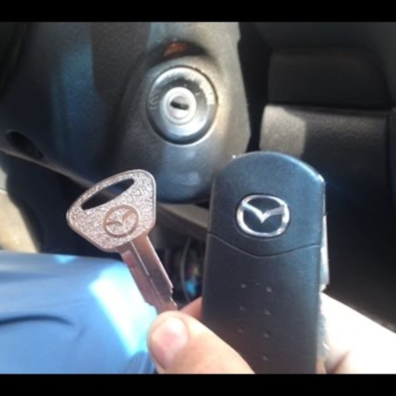  تشغيل السيارة بالبصمة إذا فرغت بطارية الريموت