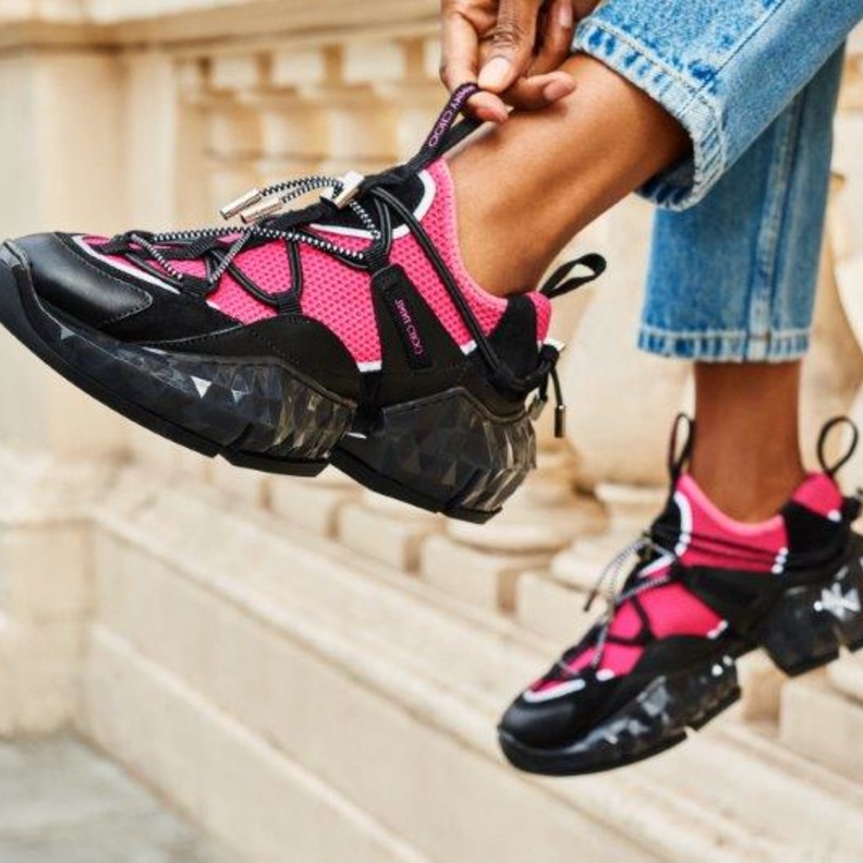 تشكيلة Jimmy Choo كروز 2020.. للسيدات دخول لافت إلى المسرح