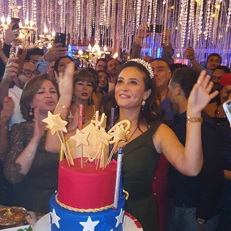 هند صبري تحتفل بعيد ميلادها الـ 40