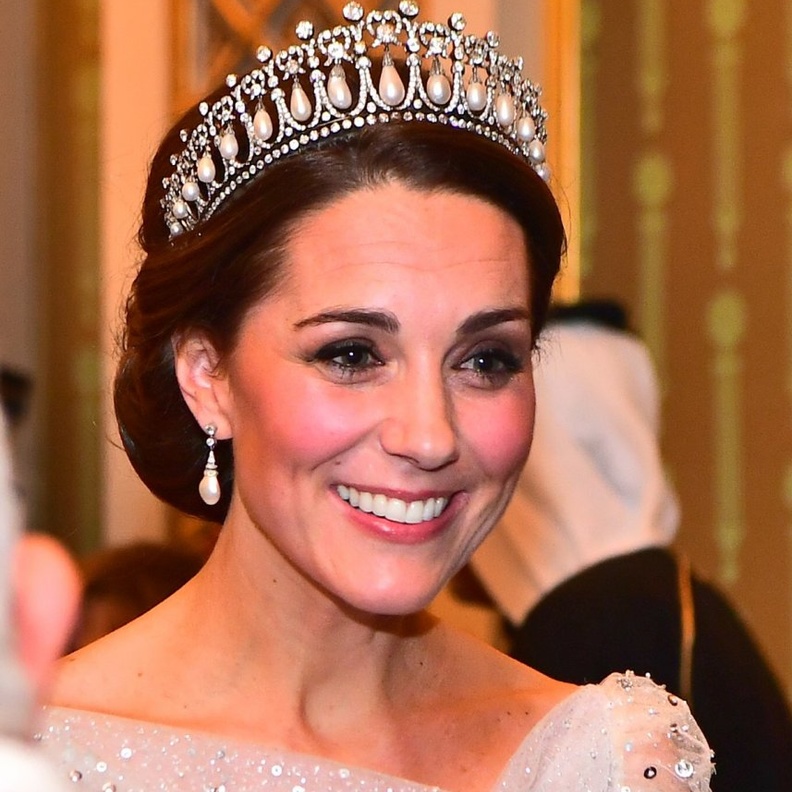 كيت ميدلتون قد ترتدي تاج عقدة محب كمبريدج