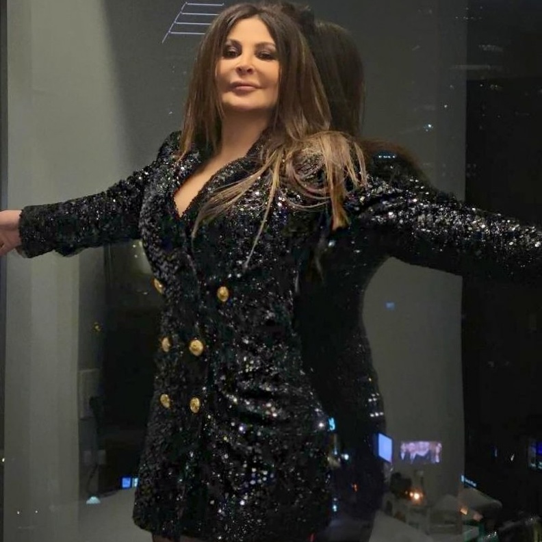 الفنانة إليسا