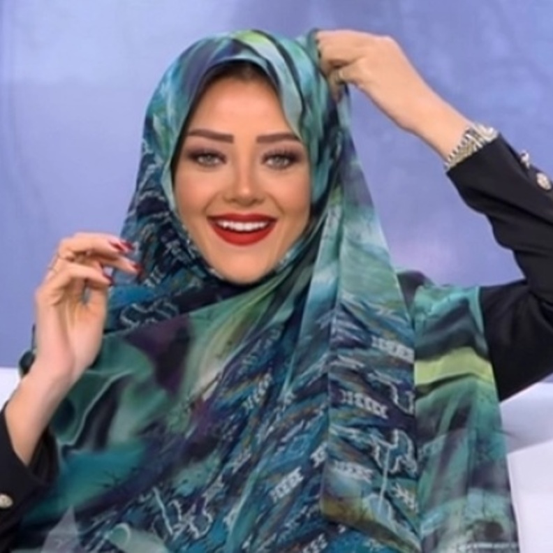 رضوى الشربيني تثير الجدل بإرتدائها الحجاب على الهواء