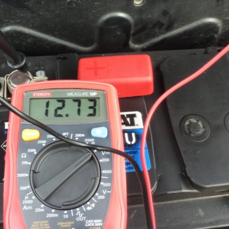  بطارية السيارة