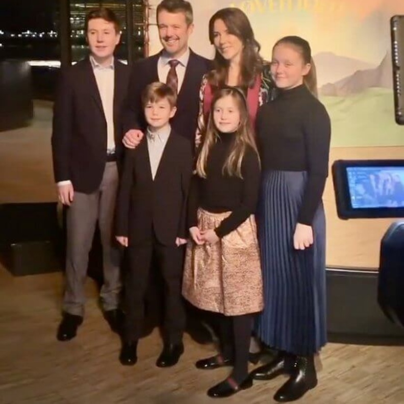 العائلة المالكة الدنماركية في العرض الأول لفيلم Brothers Lionheart