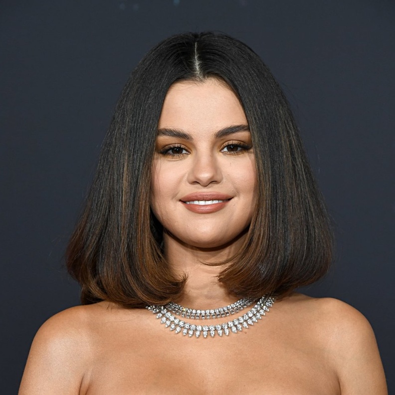 اطلالة جمالية فاخرة للنجمة Jameela Jamil