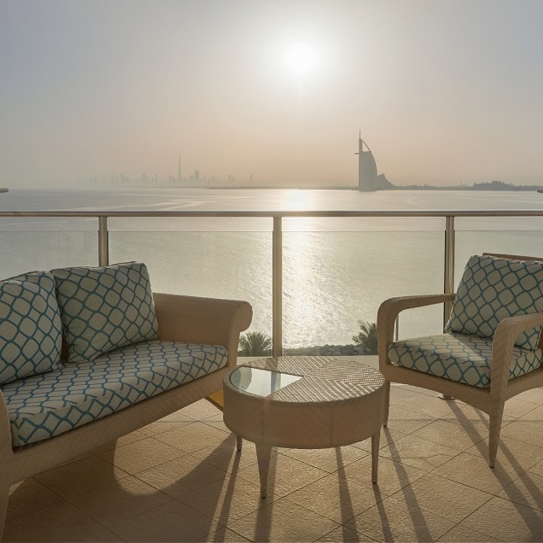 مطعم MEZZERIE في فندق والدورف 