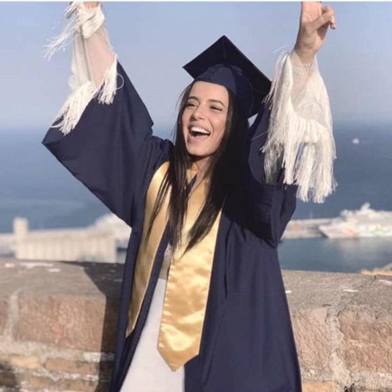 مريم ابنة عامر منيب مع والدها في طفولتها