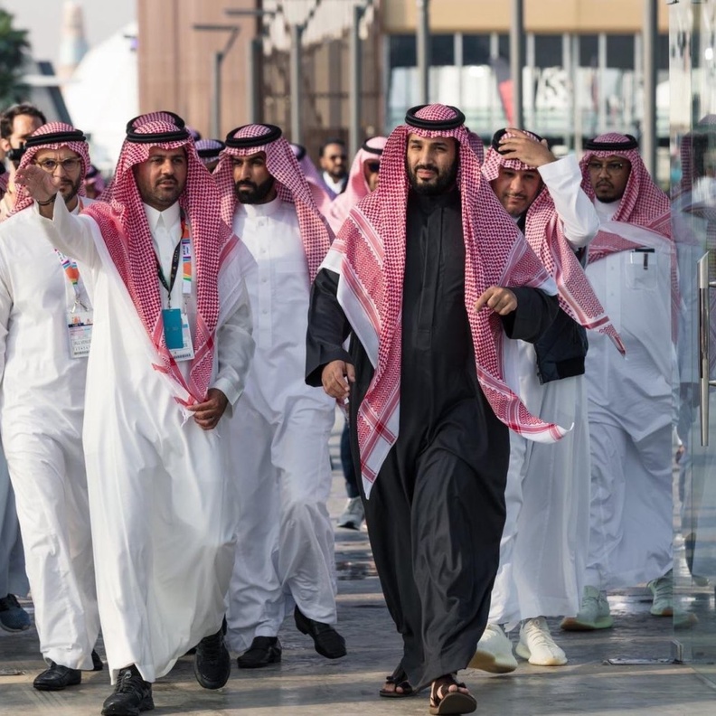 الأمير محمد بن سلمان يزور معرض الرياض للسيارات