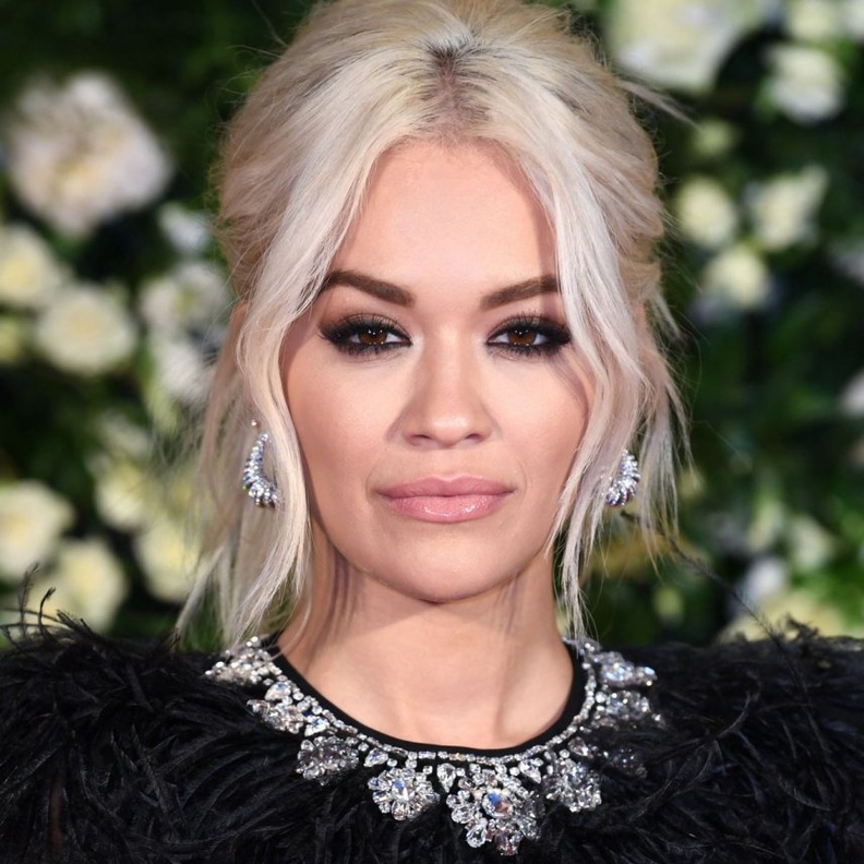 اطلالات ريتا أورا الجمالية