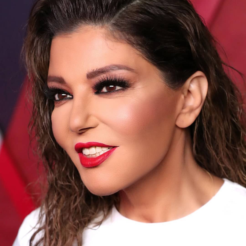 اطلالات جمالية خارجة عن المألوف في مكياج سميرة سعيد