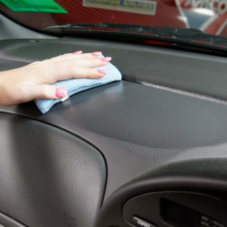 التخلص من الروائح الكريهة في السيارة