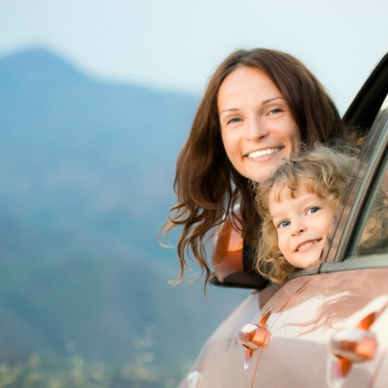 اصطحاب المأكولات الخفيفة والخضروات الصحية يساعد في عدم الشعور بالنعاس أثناء الرحل الطويلة