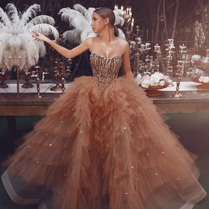 فستان ازرق من صادق ماجد