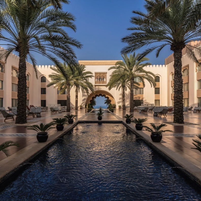 عروض منتجعات شانغريلا في مسقط بمناسبة اليوم الوطني الإماراتي