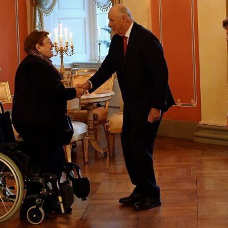 الملك هارالد والملكة سونيا يستضيفان حفل الشاي بشكل سنوي