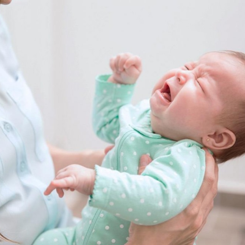 اعراض واسباب الامساك عند الرضع في الشهر الاول وطرق علاجه