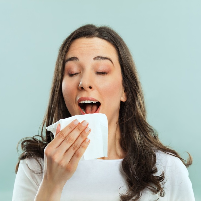 تحذير من كتم العطس 