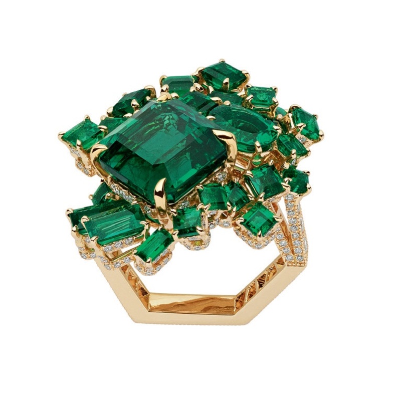 خاتم Boucheron بحجر ياقوت أزرق من سيلان مع الماس الأبيض من مجموعة .Paris, vu du 26