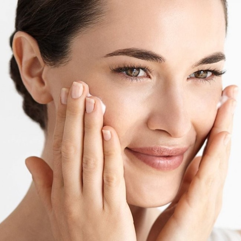 أكثري من أكل التوت والفراولة لحماية بشرتك من التلف