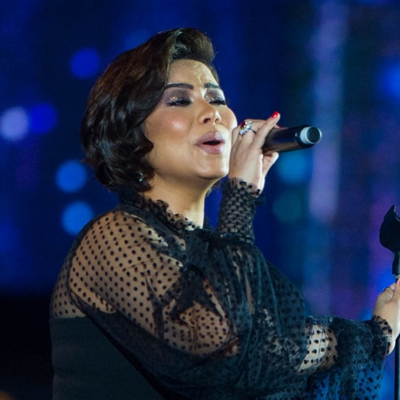 شيرين عبد الوهاب تصف منتقديها من النساء بـ "العوانس"