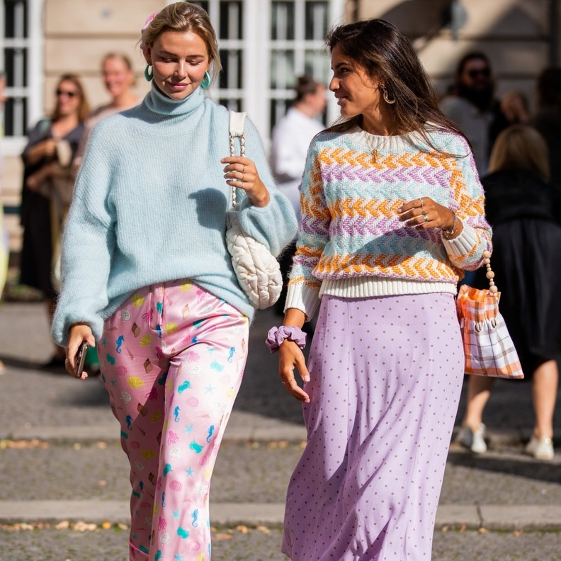  نسقي السويتر مع التنورة القصيرة