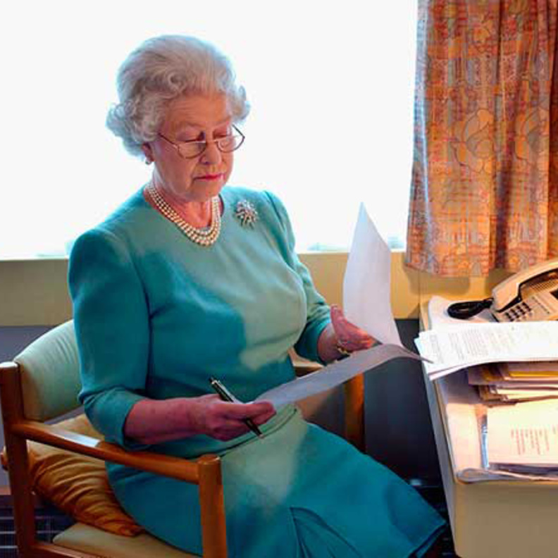 ملكة بريطانيا تبحث عن مدير لرحلات السفر الملكية براتب لا يصدق