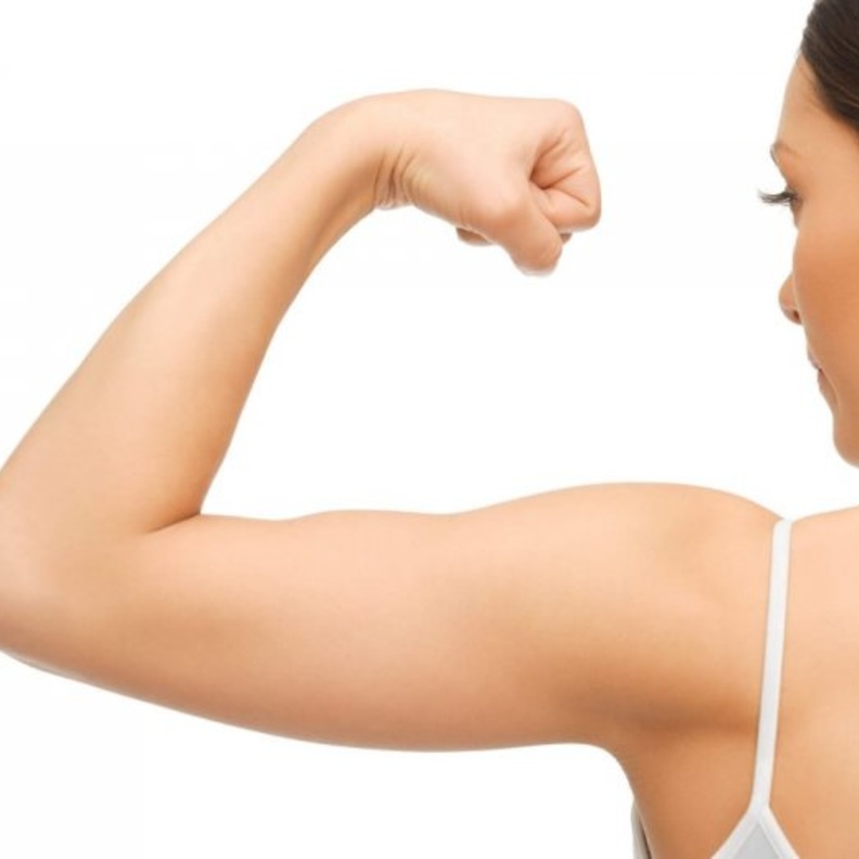 اختاري عمليات تجميل شد الزنود بالليزر للحصول على ذراعين نحيفتين