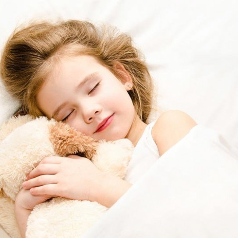 القيلولة تسبب سعادة الأطفال وتزيد من ذكائهم