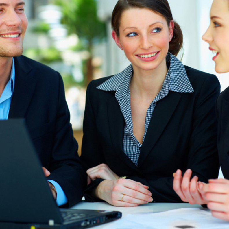 إتيكيت التعامل مع زملاء العمل