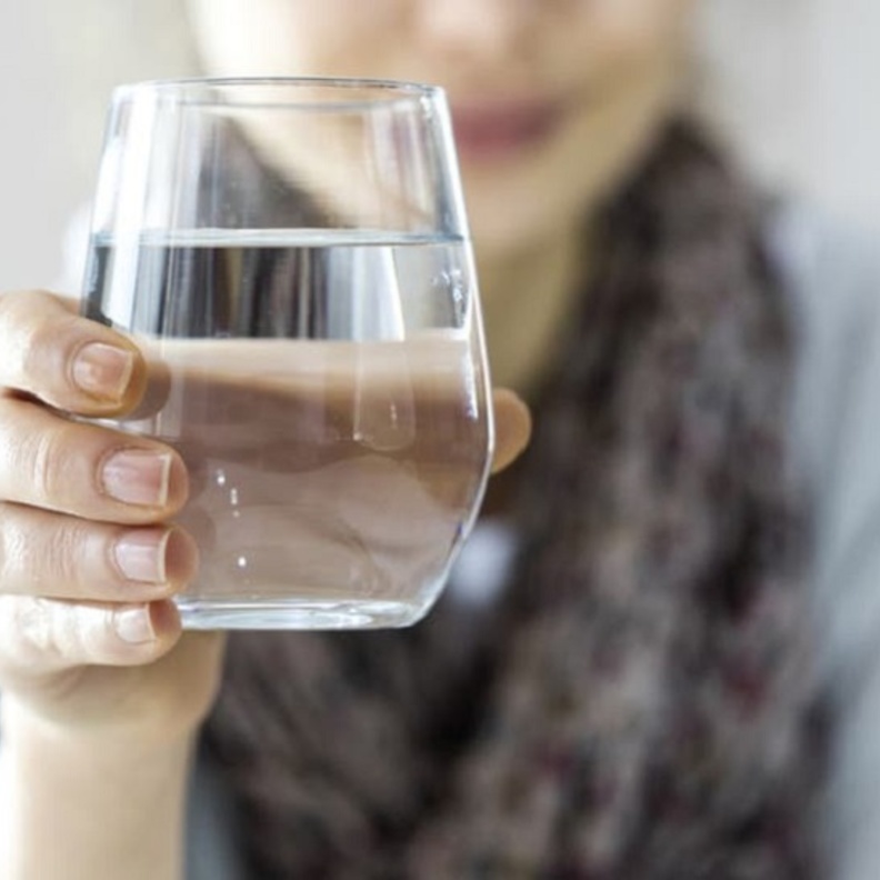  الإفراط في شرب الماء يسبب التعب و الإرهاق