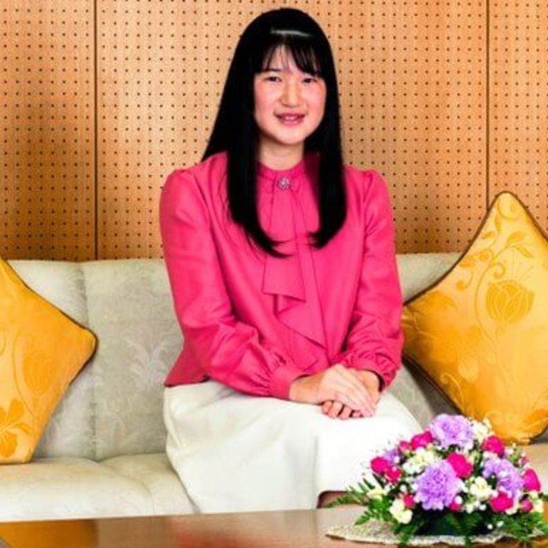 الأميرة أيكو تحتفل بعيد ميلادها الثامن عشر