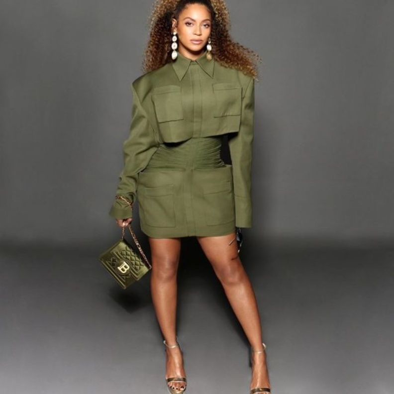 اللون الزيتي احدث موضة في شتاء 2020 من Richard Malone