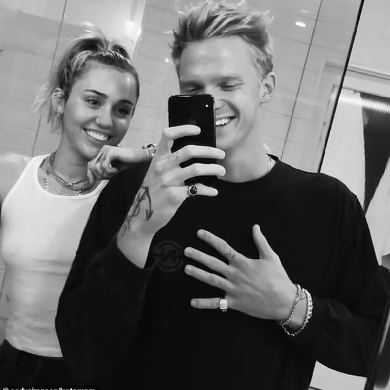 مايلي سايرس وكودي سيمبسون