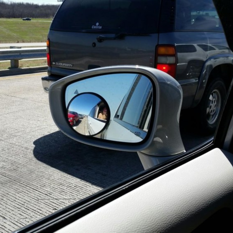  كيفية استخدام مرايات السيارة 