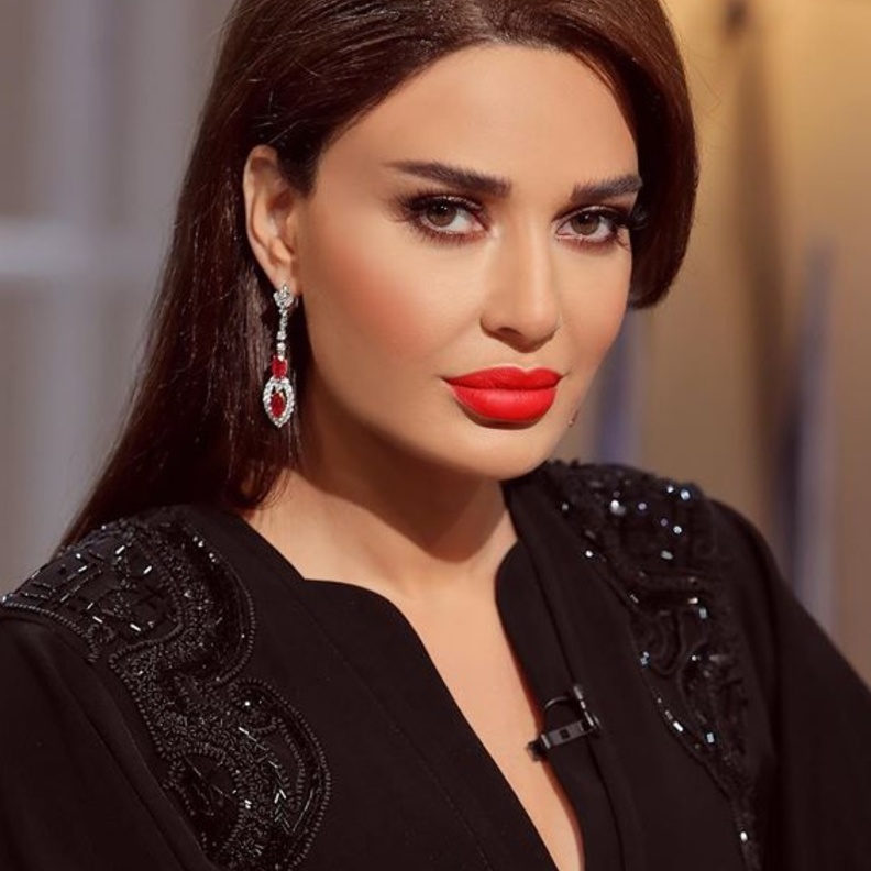 سيرين عبد النور ركزت على احمر الشفاه الصارخ