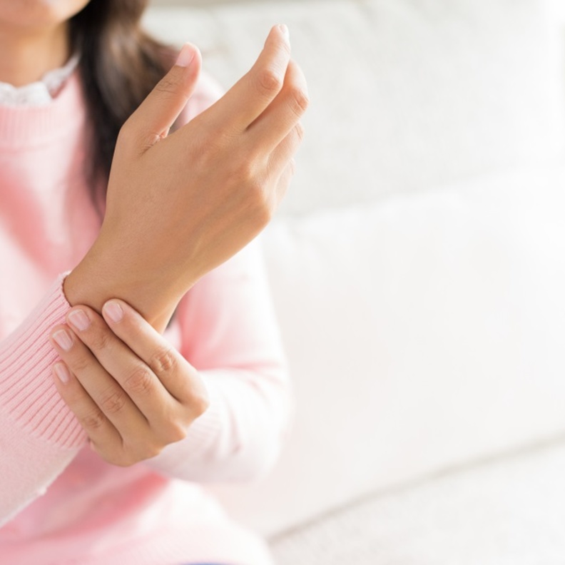 ما هي اسباب تنميل الاطراف اثناء النوم