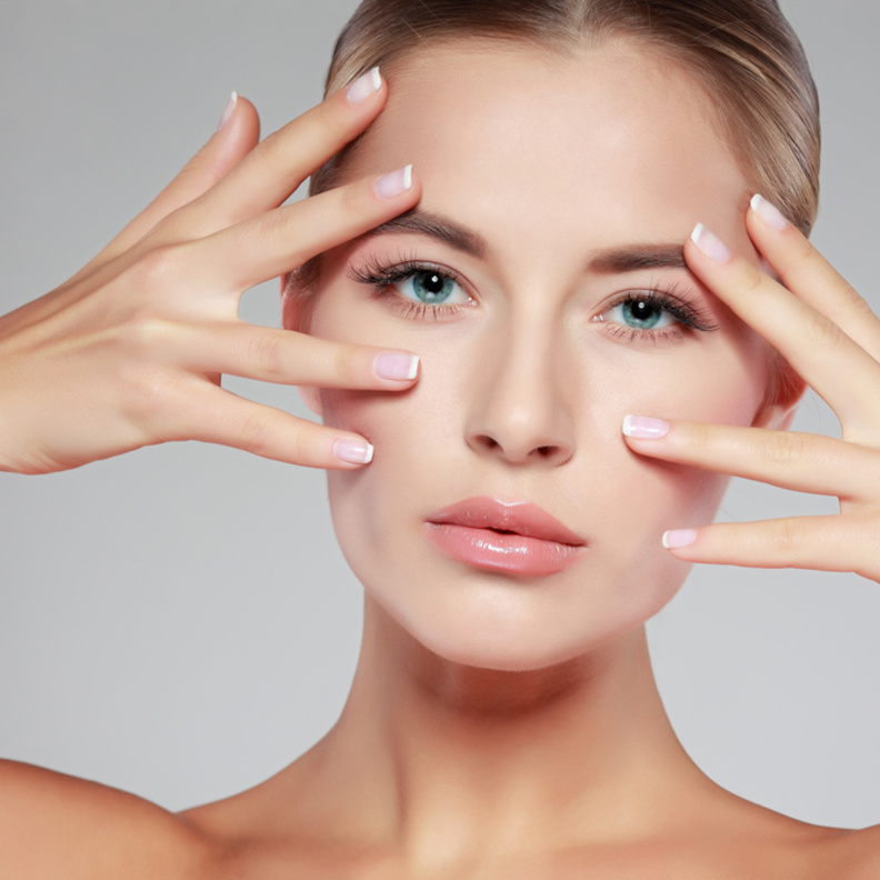 تعرفي على وصفات طبيعيه للحصول على عيون لامعه وجذابه بدون مكياج