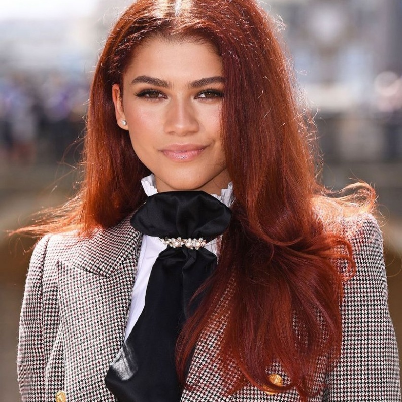 الوان صبغات شعر زهرية موضة شتاء 2020 على طريقة Ashlee Simpson