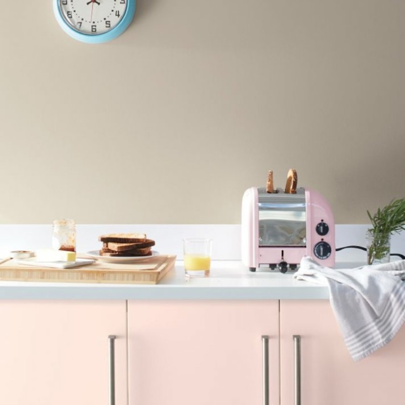 ديكور مطبخ رائع بألوان الأزرق والزهري الباستيل